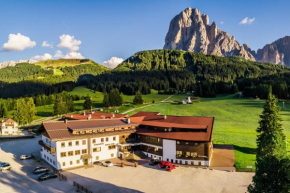 Отель Monte Pana Dolomites Hotel  Санта-Кристина-Вальгардена